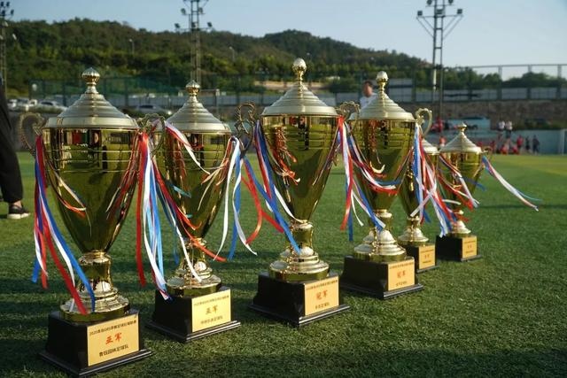 杨瀚森17+18青岛击败山西 周鹏29分深圳胜福建